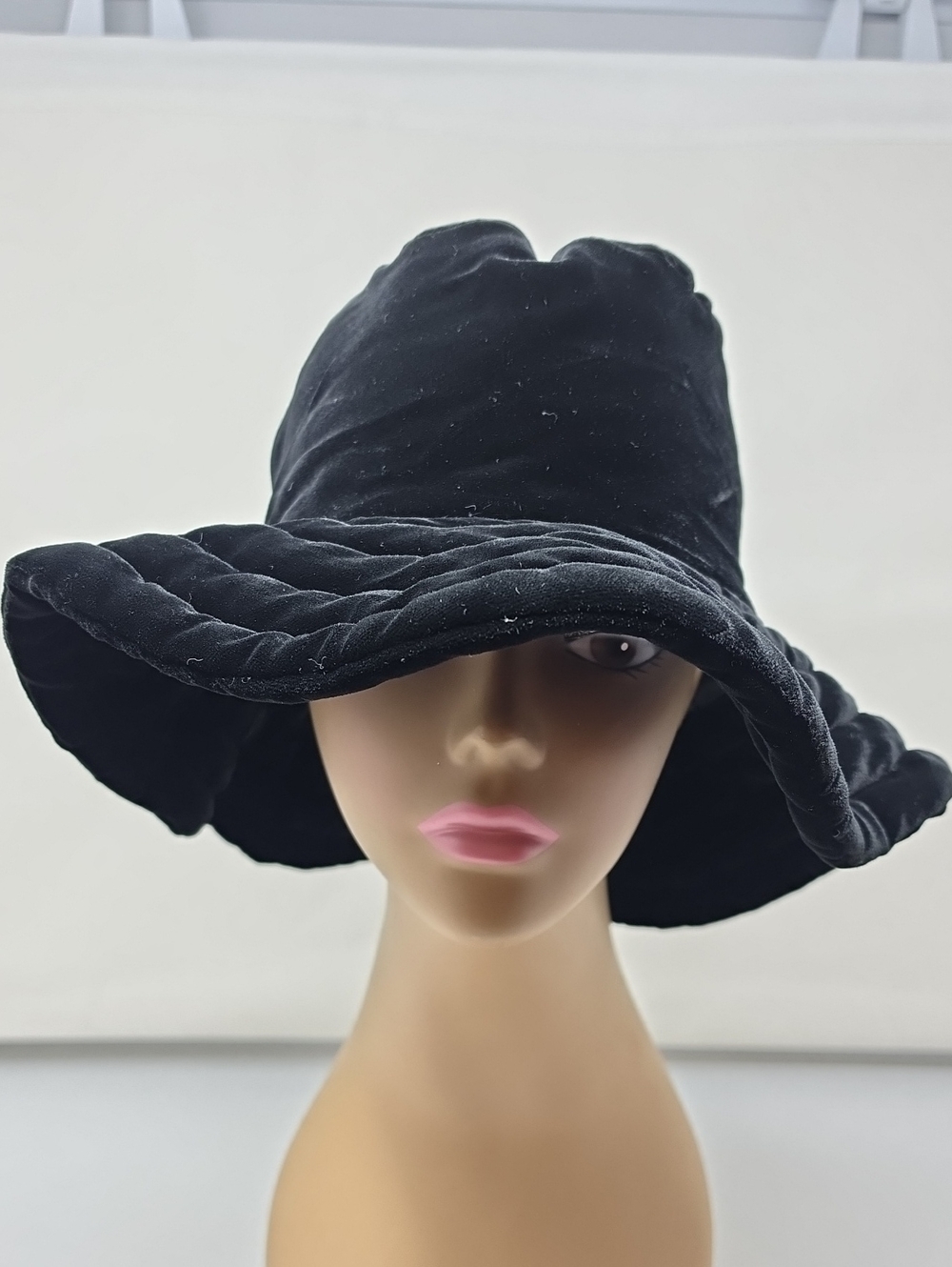 Women's Black Quilted Velvet Wide-Brim Hat